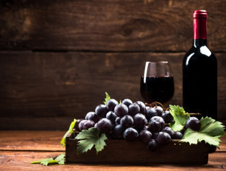 red wine and fresh vine grapes 2023 11 27 04 54 58 utc